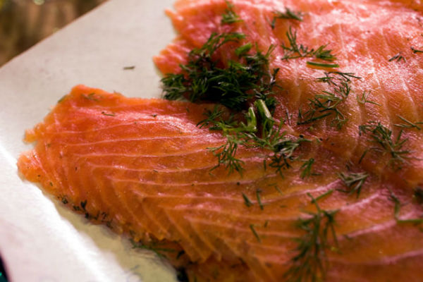 Saumon Gravlax, recette traditionnelle norvégienne